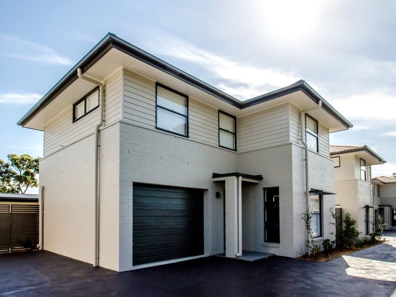 3 bedrooms Townhouse in 3/23 Barry Street CAMBRIDGE PARK NSW, 2747