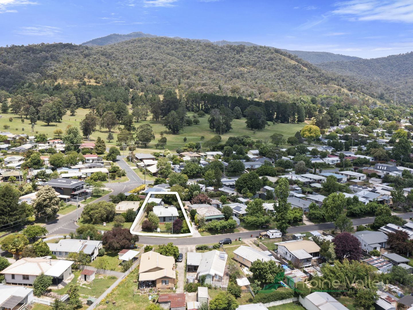 22 Simmonds Street, Mount Beauty VIC 3699, Image 1