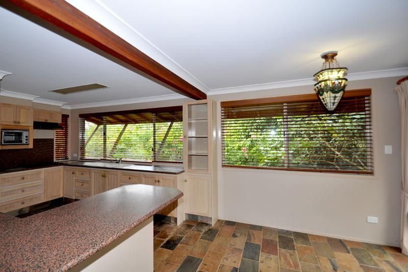 202 Beacon Road, NORTH TAMBORINE QLD 4272, Image 2