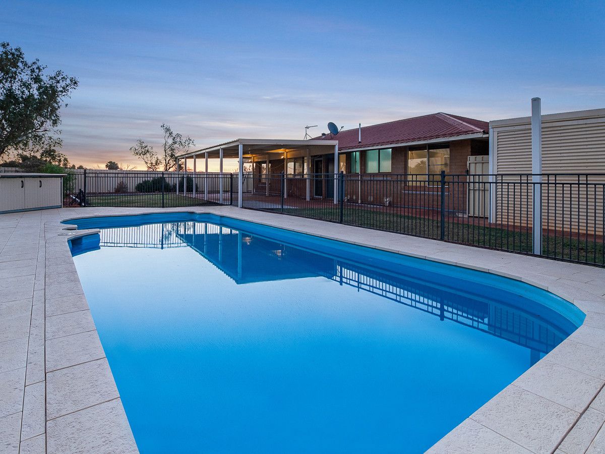 15 Robe Crescent, Dampier WA 6713, Image 1