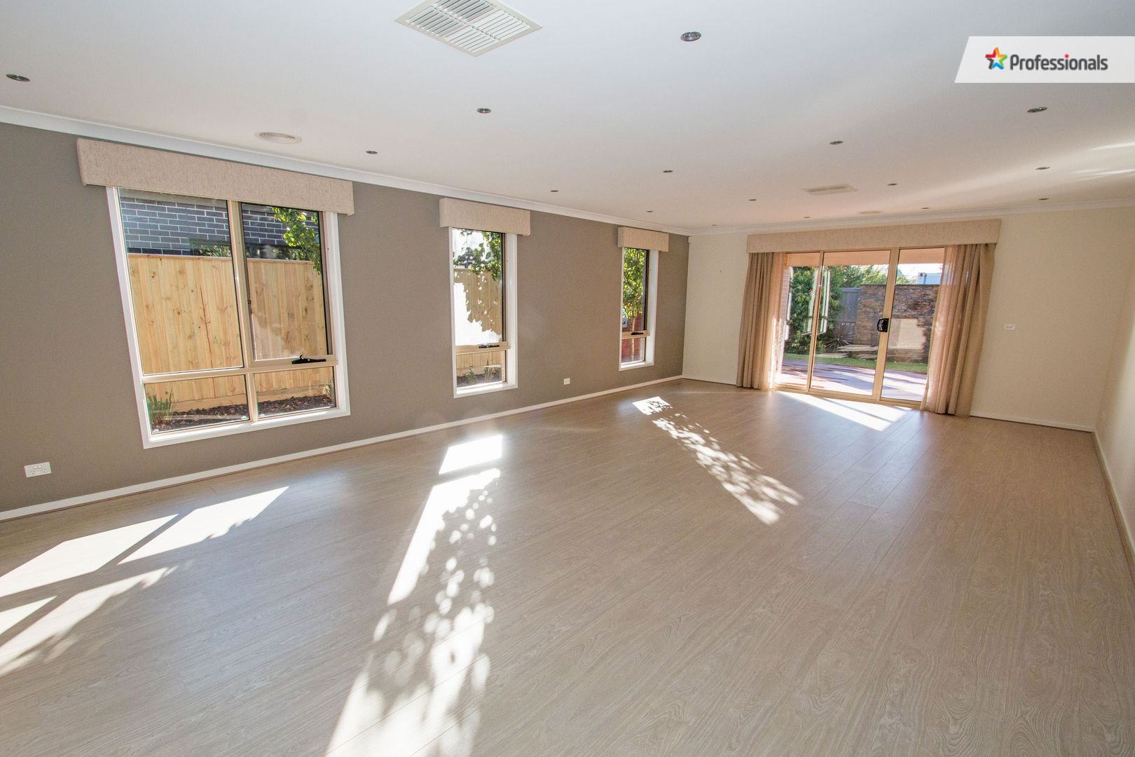 17 Rowling St, Plumpton VIC 3335 House For Rent Domain