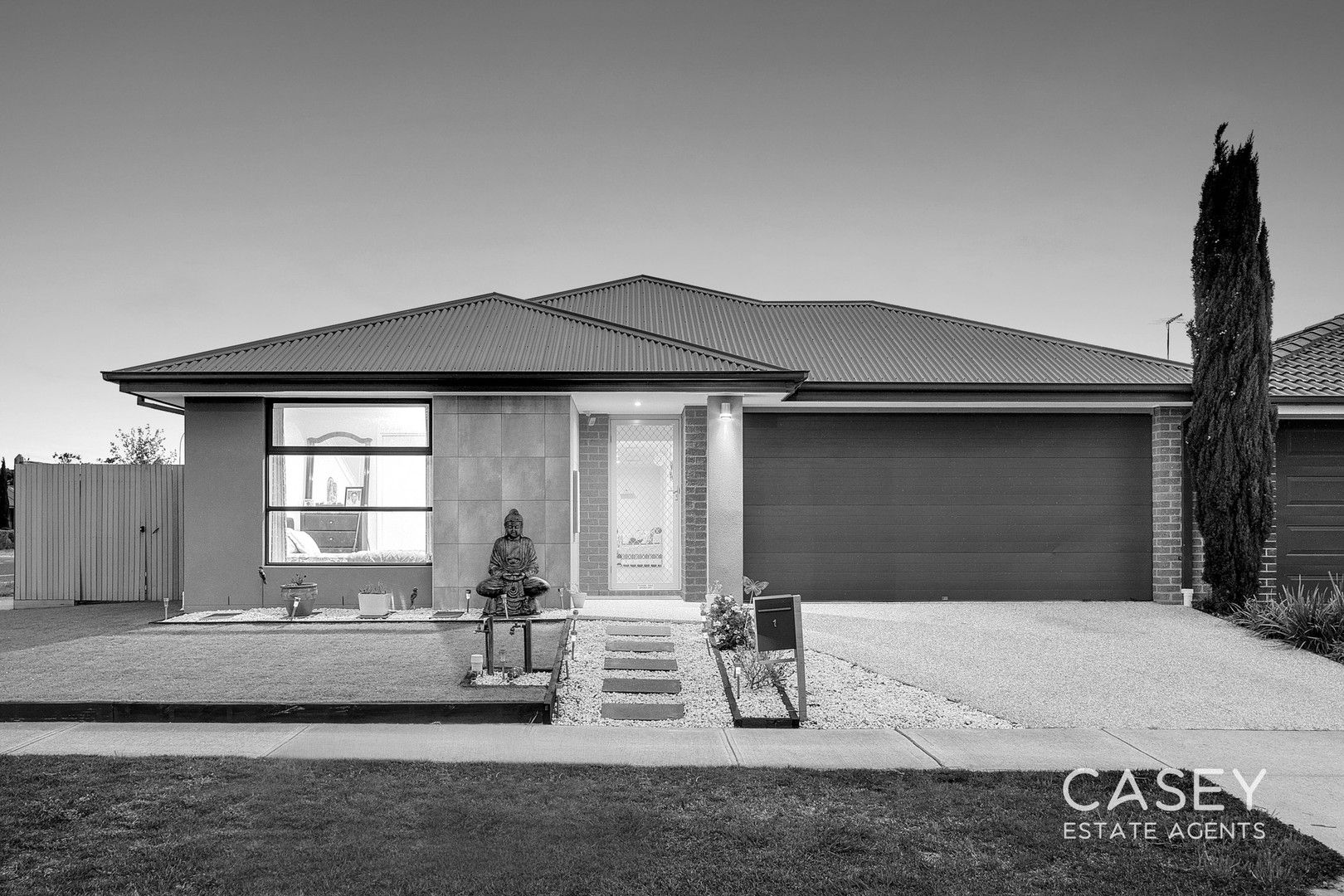 1 Nagle Crescent, Cranbourne West VIC 3977, Image 0