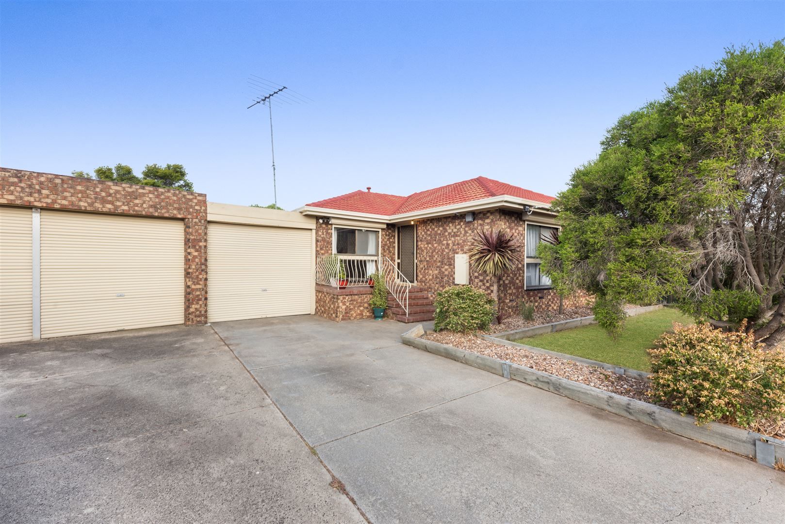 8 Dalmont Grove, Norlane VIC 3214