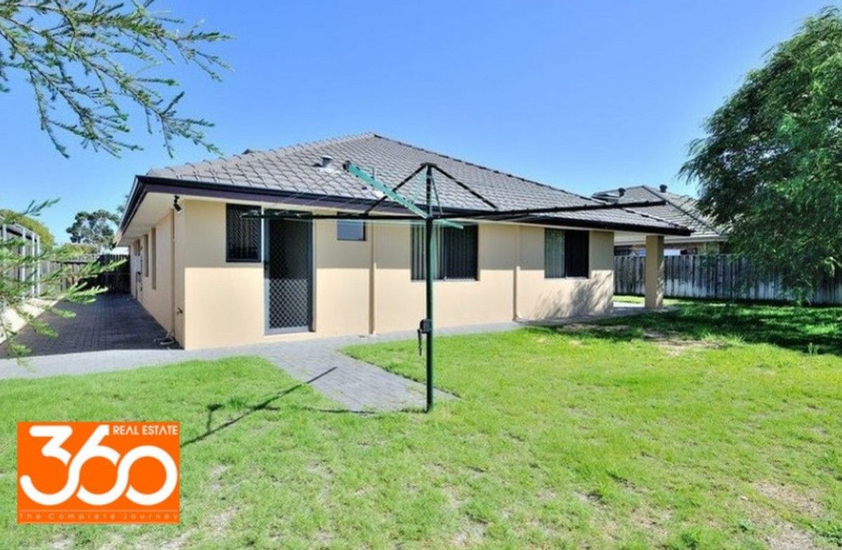 4 bedrooms House in 15 Alderley Close ELLENBROOK WA, 6069