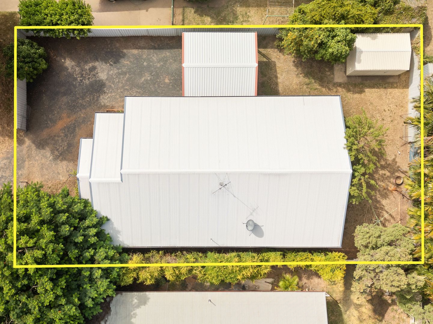 6 Carbeen Place, Emerald QLD 4720, Image 2