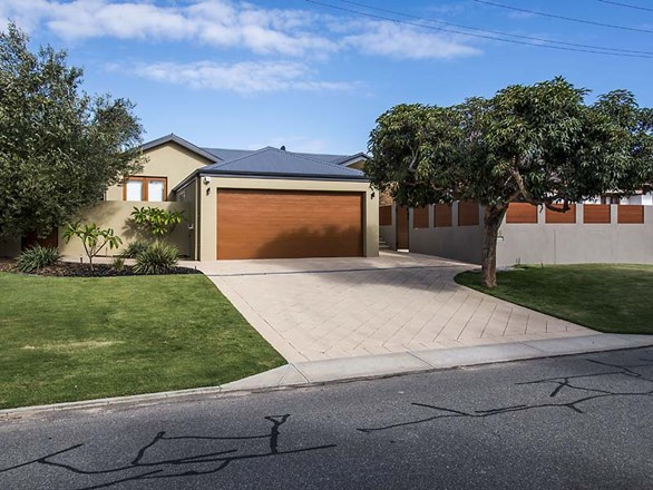 35 Woodley Crescent, Melville WA 6156