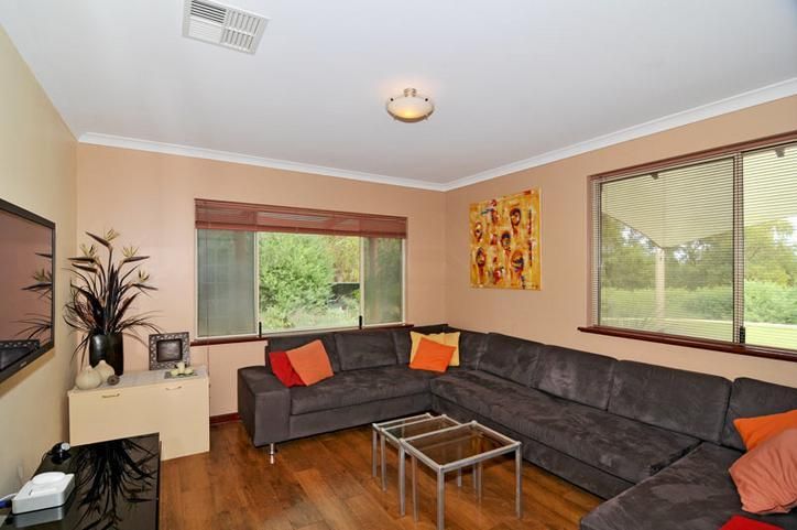 324 Mulga Drive, PARKLANDS WA 6180, Image 2