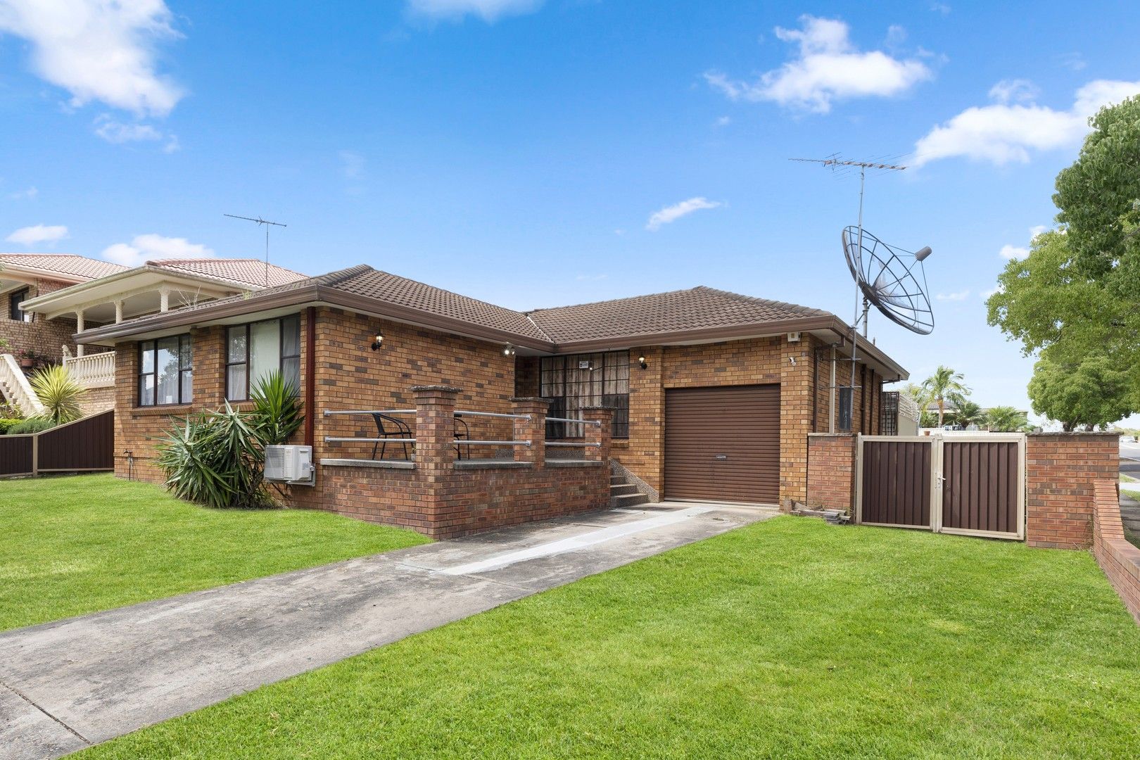 3 bedrooms House in 2 Furci Avenue EDENSOR PARK NSW, 2176