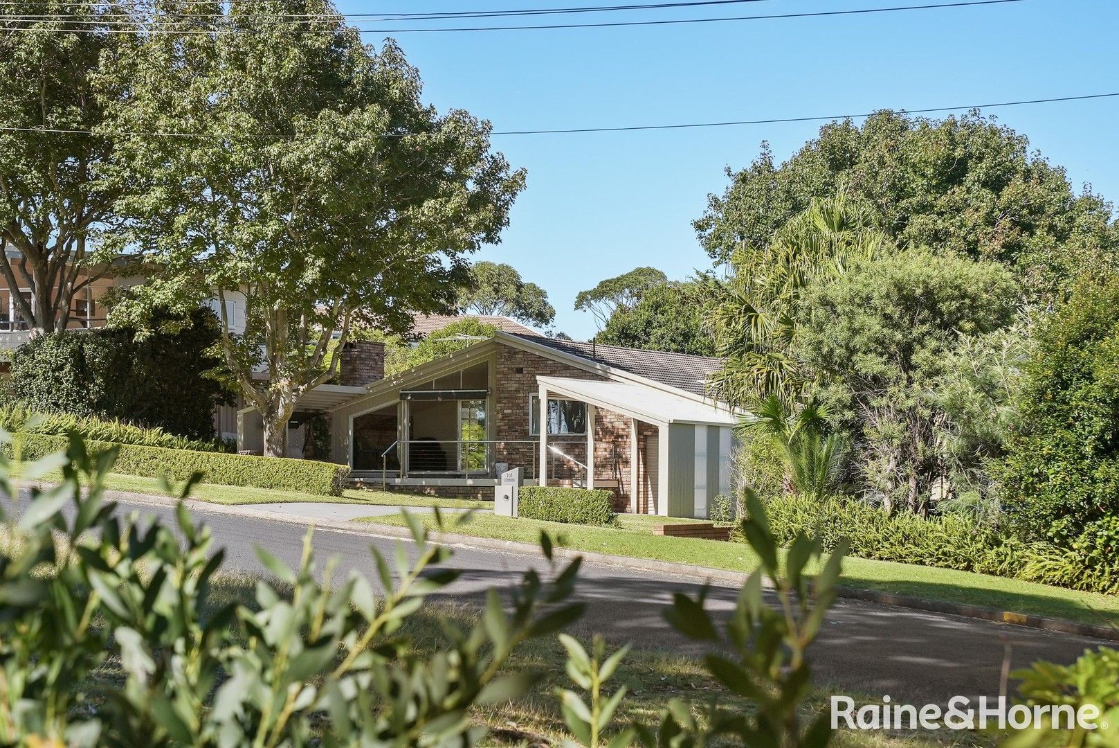 3 bedrooms House in 101 Bannister Head Road MOLLYMOOK BEACH NSW, 2539