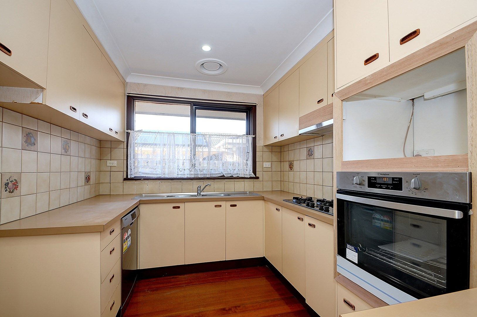 4 bedrooms House in 30 Gauntlet Avenue GLEN WAVERLEY VIC, 3150