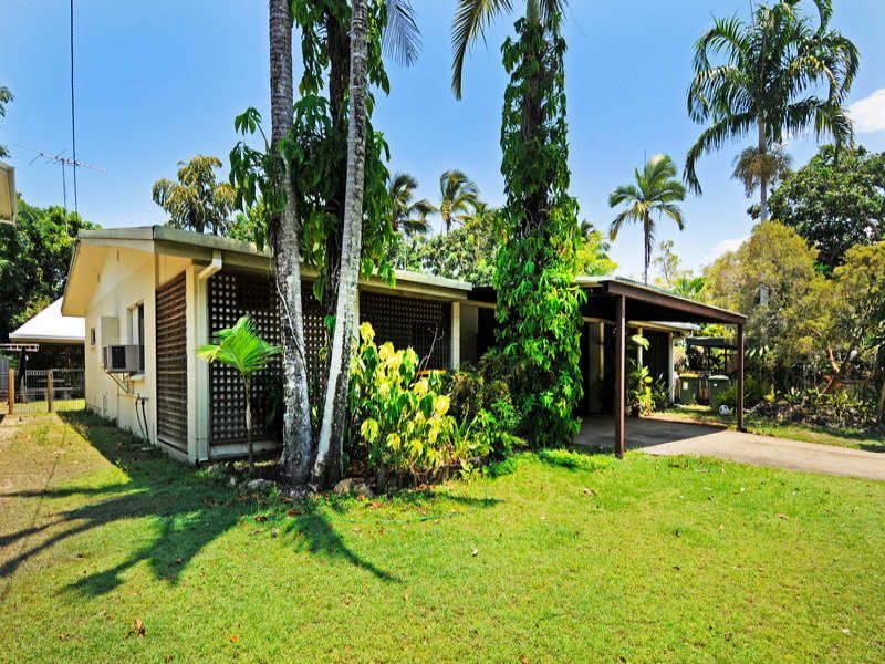 2/106 Wistaria Street, HOLLOWAYS BEACH QLD 4878, Image 1