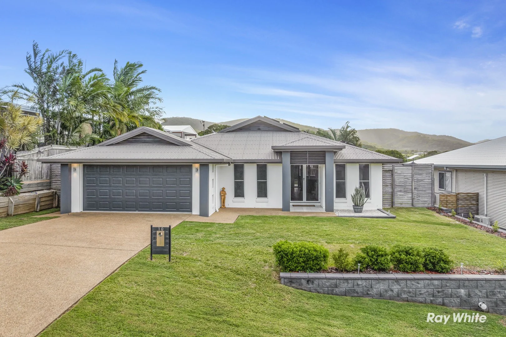 10 Priors Pocket, Pacific Heights QLD 4703