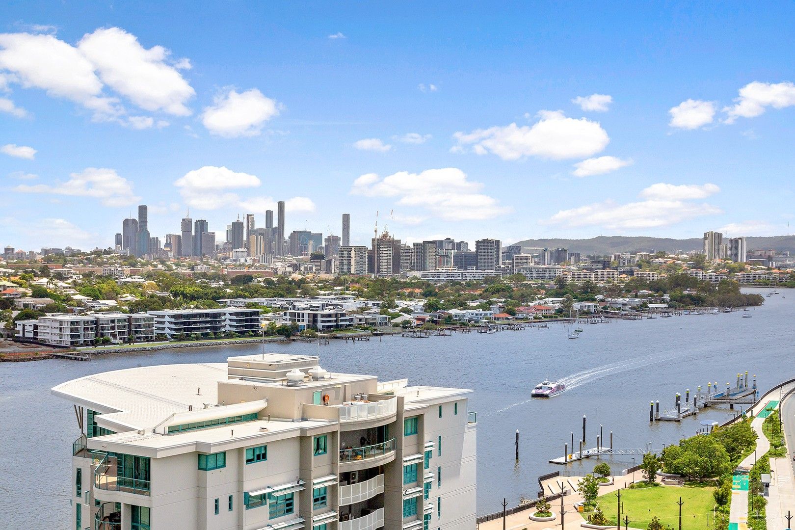 2 bedrooms Apartment / Unit / Flat in 31412/2 Harbour Road HAMILTON QLD, 4007