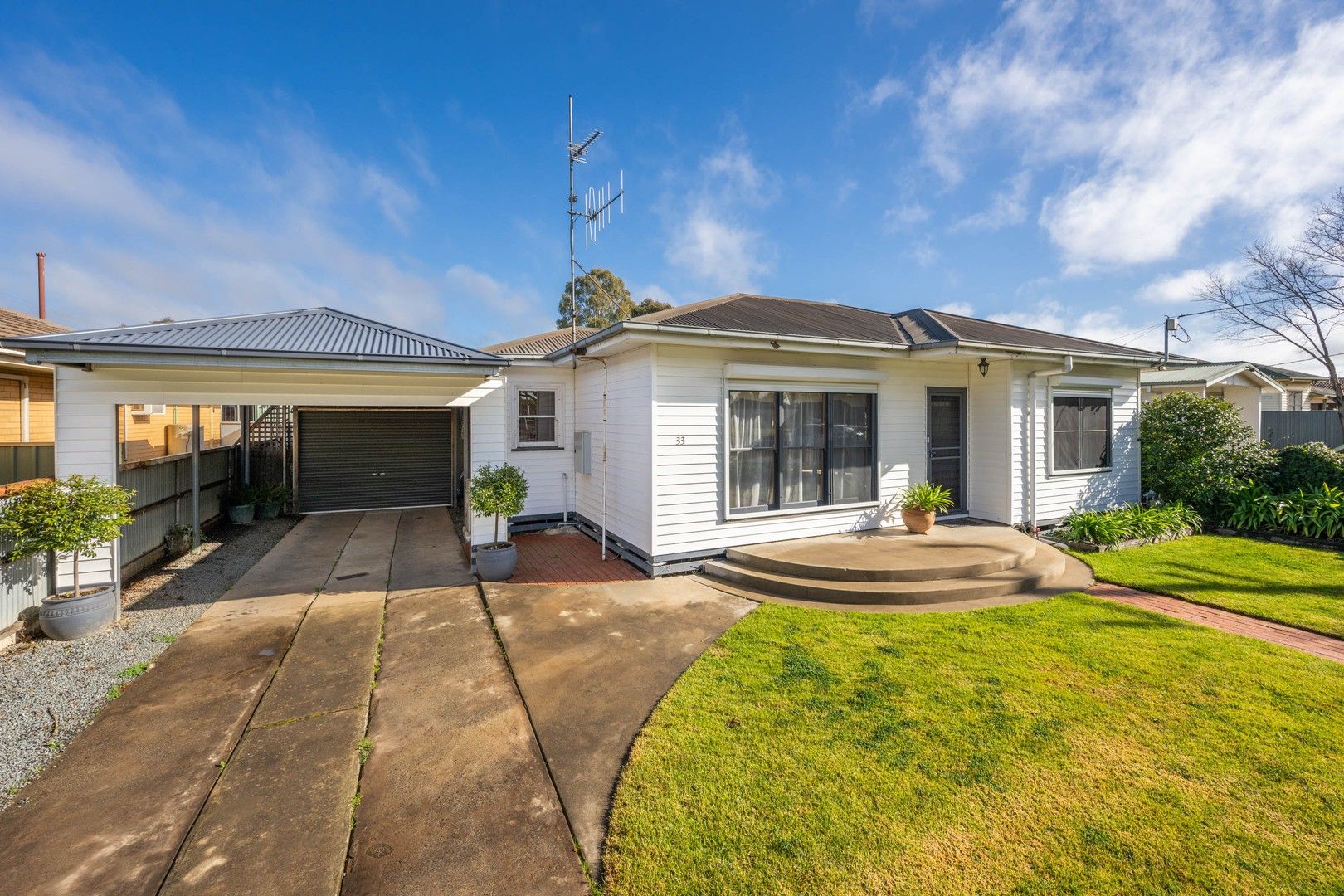 3 bedrooms House in 33 Echuca Road MOOROOPNA VIC, 3629