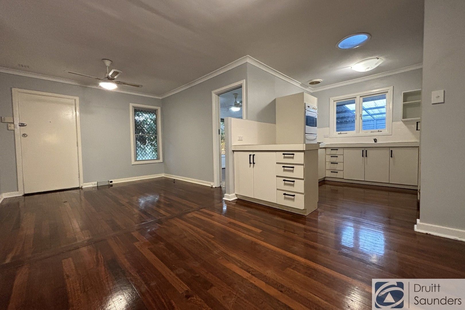 6 bedrooms House in 22 Arbon Way LOCKRIDGE WA, 6054