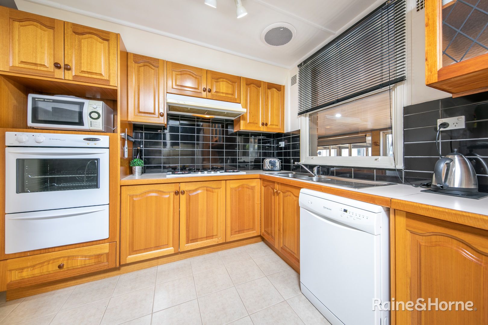 62 White Avenue, Romsey VIC 3434, Image 1