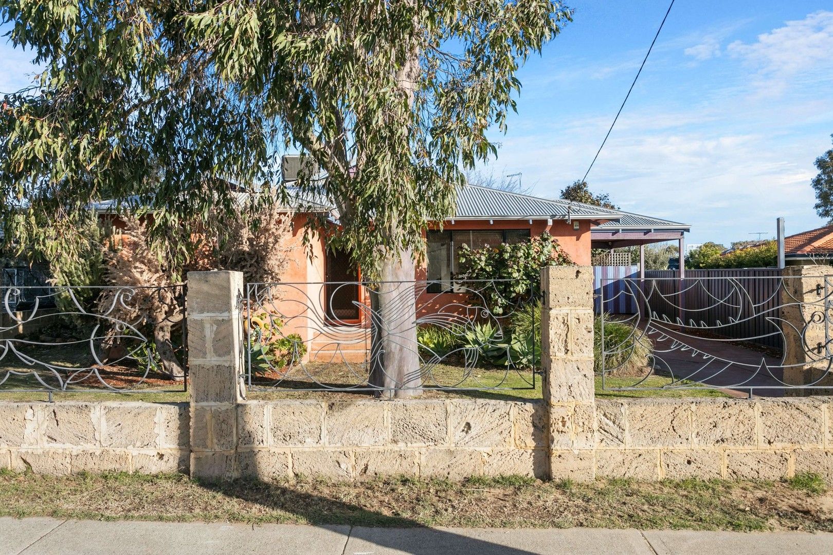 4 bedrooms House in 9 Jeanes Road KARRINYUP WA, 6018