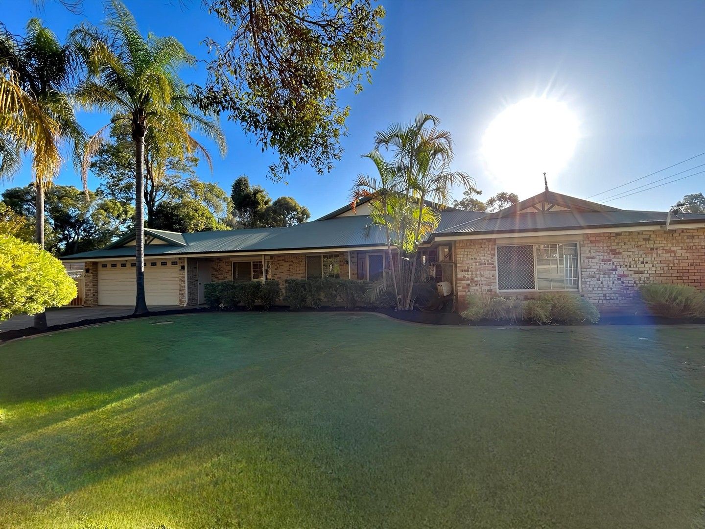 5 bedrooms House in 247 Lakes Road GREENFIELDS WA, 6210