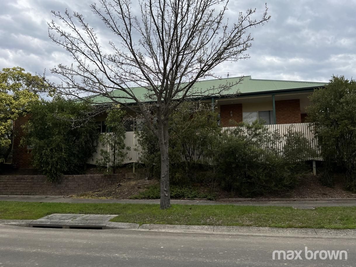 3 bedrooms House in 18 Little Chipping Drive CHIRNSIDE PARK VIC, 3116