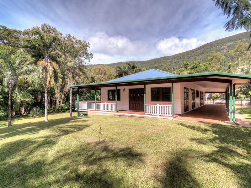 4 Nancy Close, OAK BEACH QLD 4877, Image 0