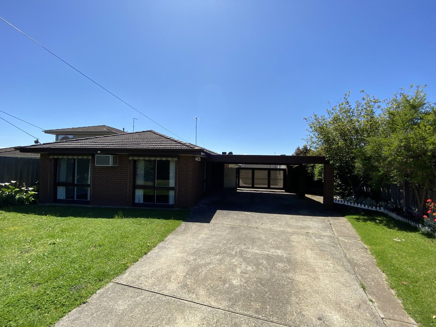 4 bedrooms House in 10 Stratford Court GROVEDALE VIC, 3216