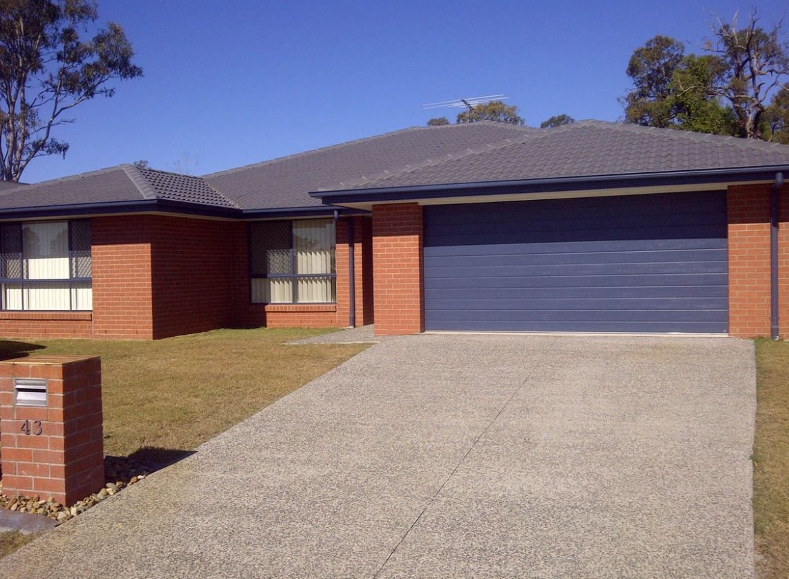 4 bedrooms House in 43 Peacherine Circuit BELLMERE QLD, 4510