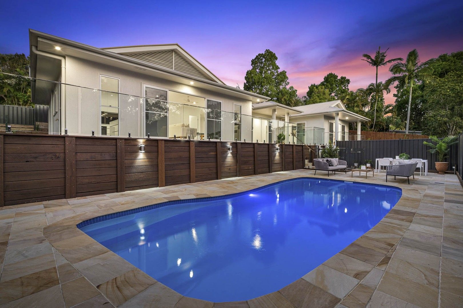 4 bedrooms House in 4 Wyandra Street NOOSA HEADS QLD, 4567