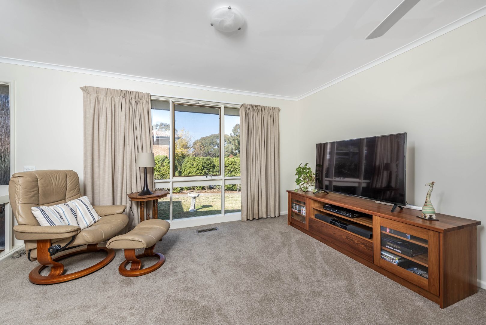 8 Dalgarno Close, Oxley ACT 2903, Image 2