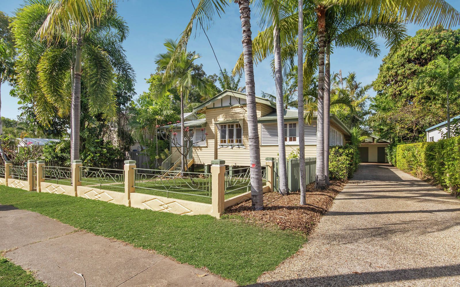 2 bedrooms House in 5 Evans Street BELGIAN GARDENS QLD, 4810