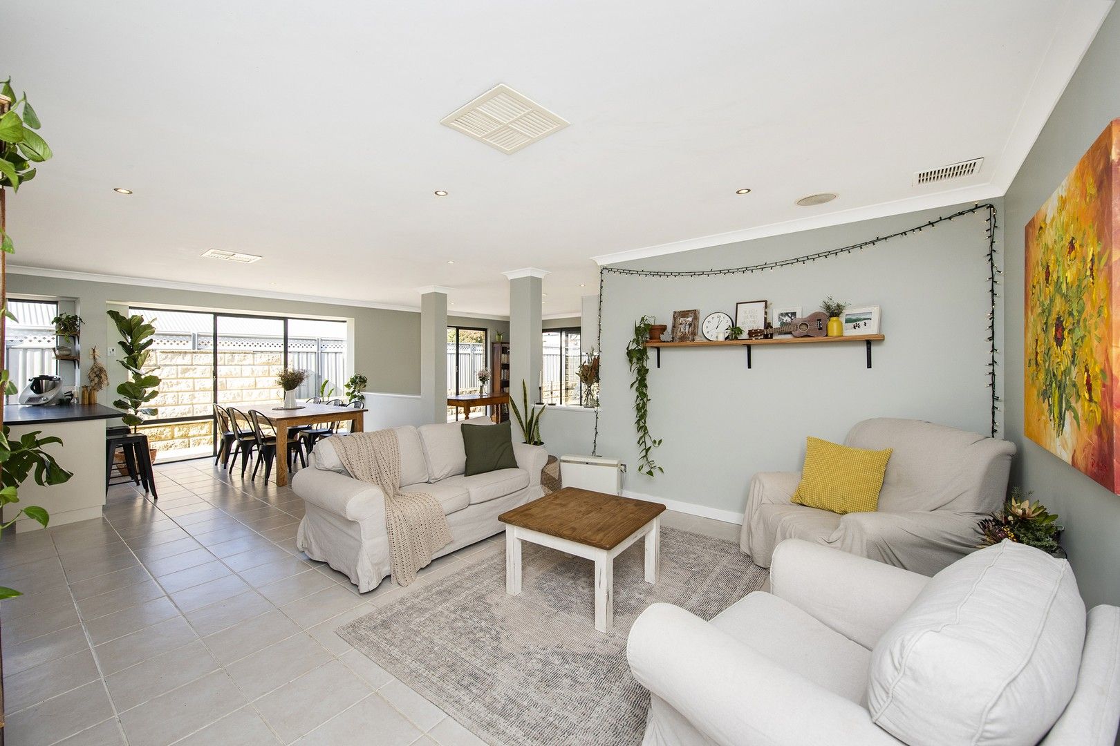 4 bedrooms House in 11 Tamworth Boulevard BALDIVIS WA, 6171