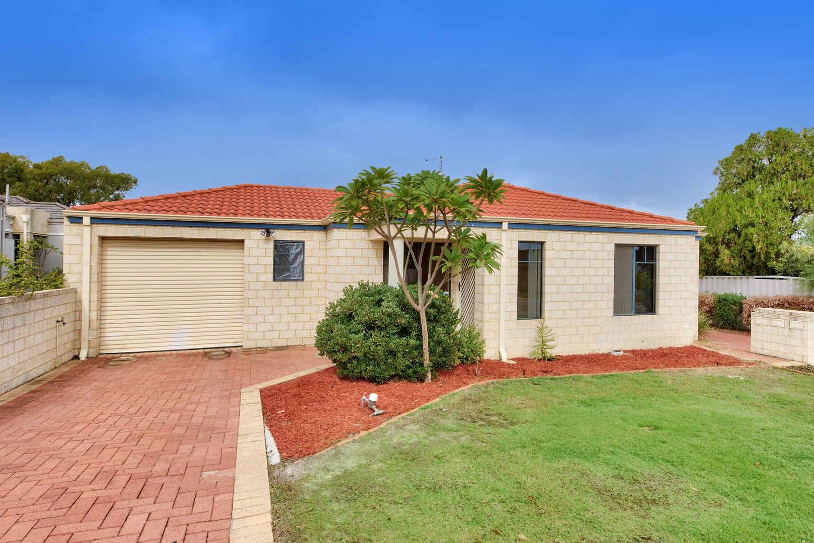 3 bedrooms House in 37A Myindee Way NOLLAMARA WA, 6061