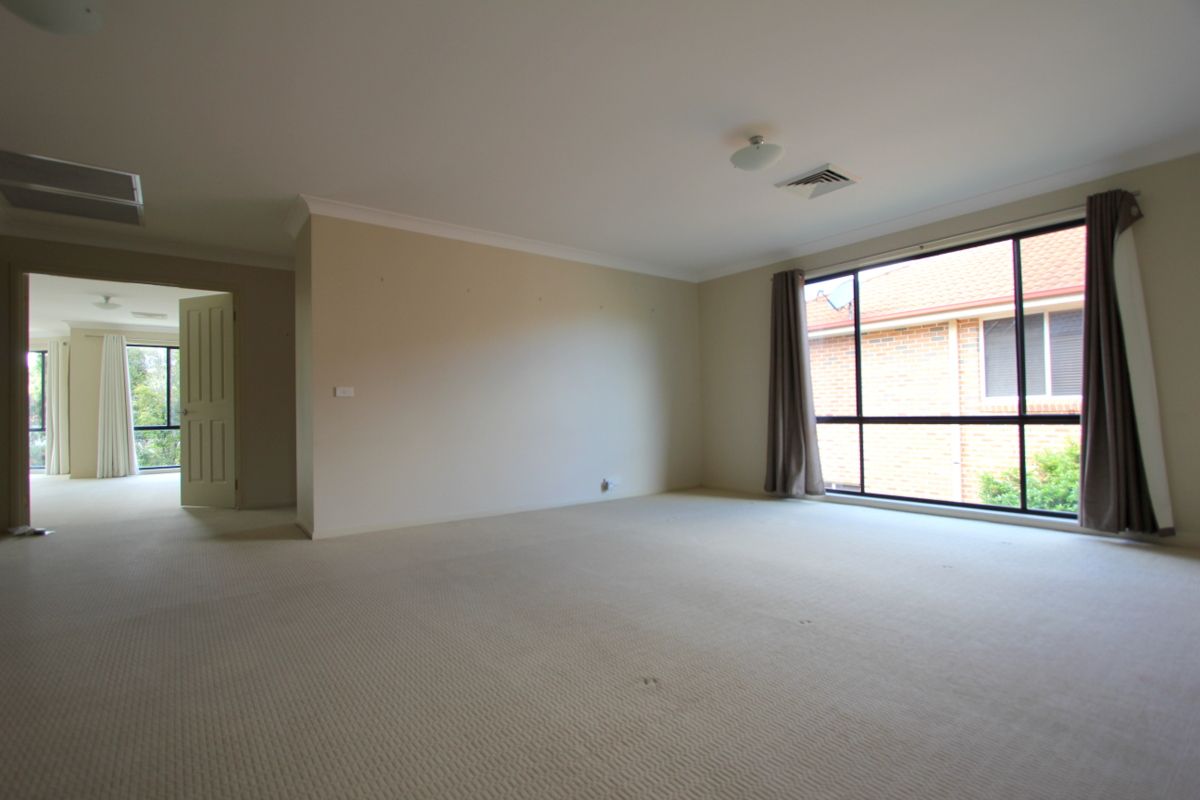 96 Brampton Drive, Beaumont Hills NSW 2155, Image 2