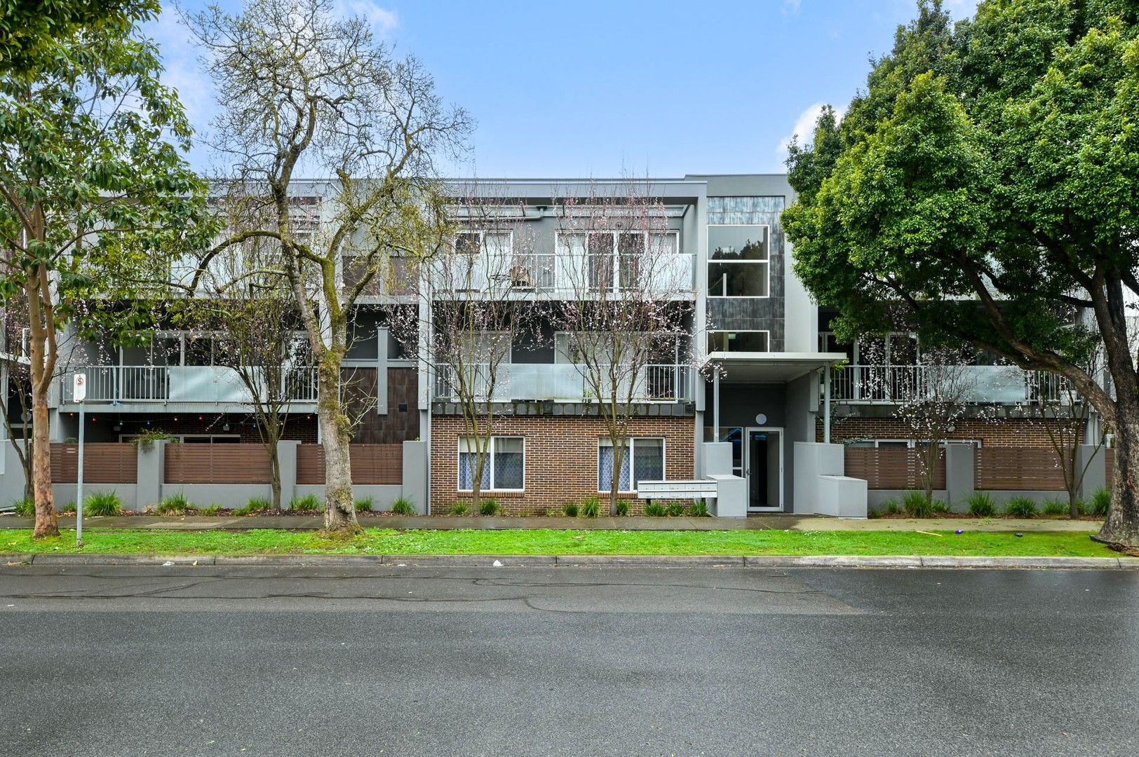 Apartment / Unit / Flat in 16/26 Bourke Street, RINGWOOD VIC, 3134