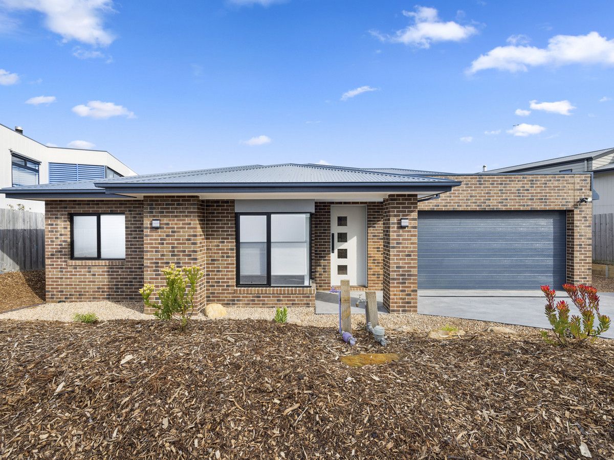 4 bedrooms House in 16 Potters Hill Road SAN REMO VIC, 3925