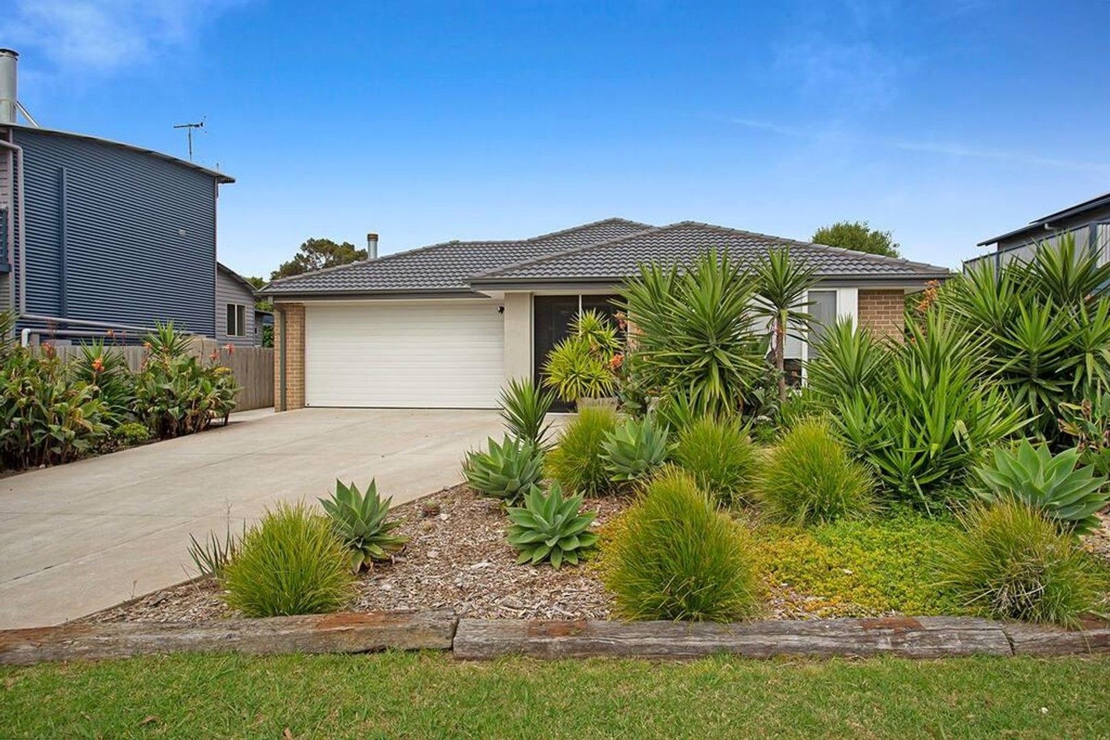 4 bedrooms House in 5 Matthew Crt COWES VIC, 3922