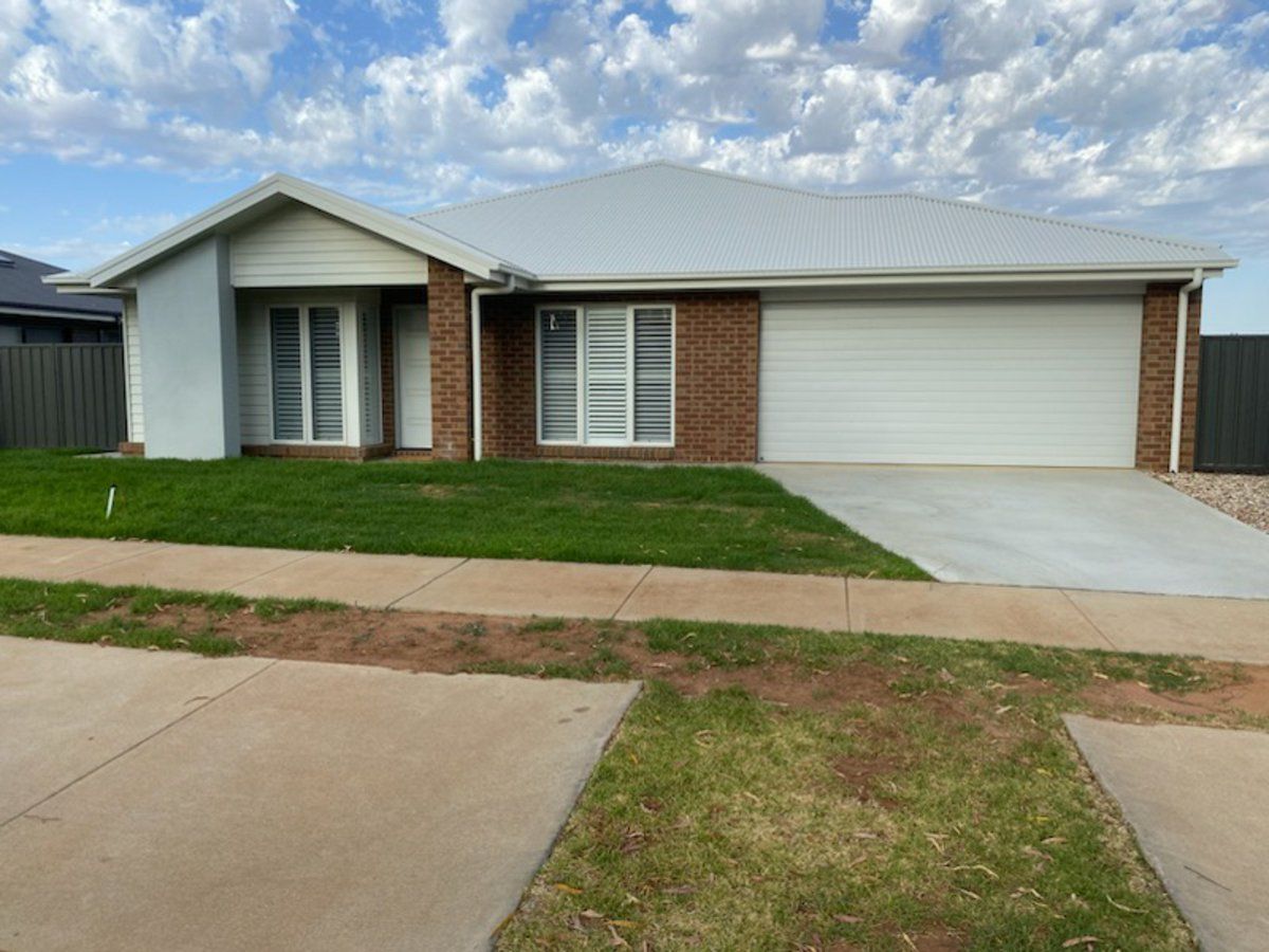 4 bedrooms House in 5 Fuchsia Drive SWAN HILL VIC, 3585