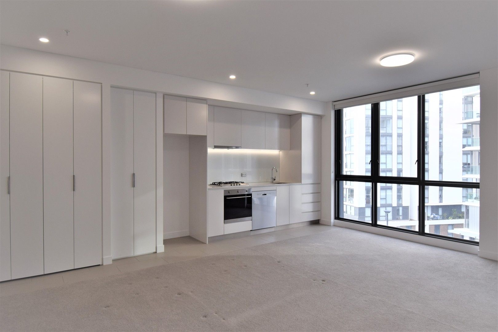 1 bedrooms Apartment / Unit / Flat in 710/17 Chisholm Street WOLLI CREEK NSW, 2205