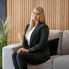 Hayley Margetts, Sales representative