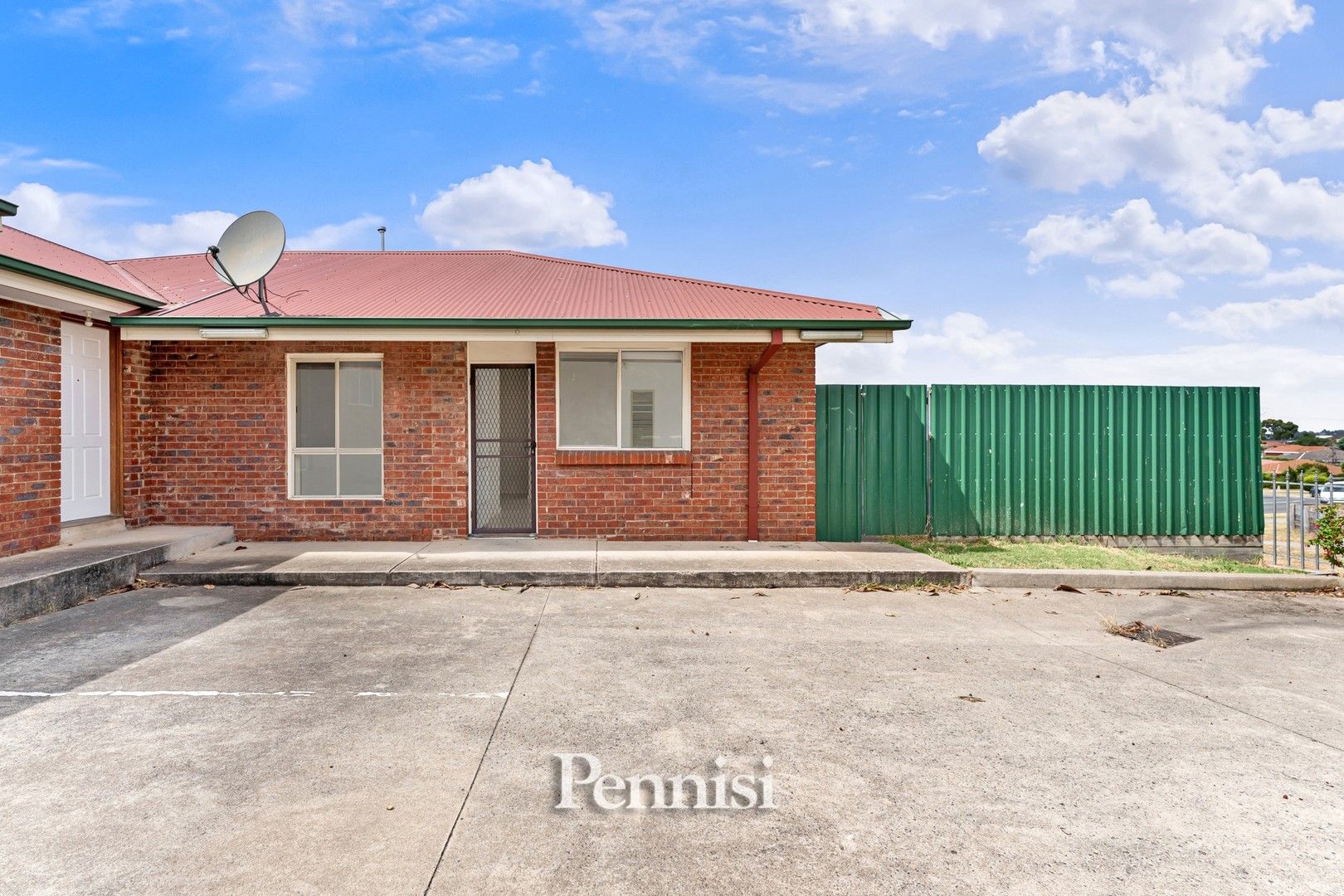 3 bedrooms Villa in 2/2 Leatherwood Grove MEADOW HEIGHTS VIC, 3048
