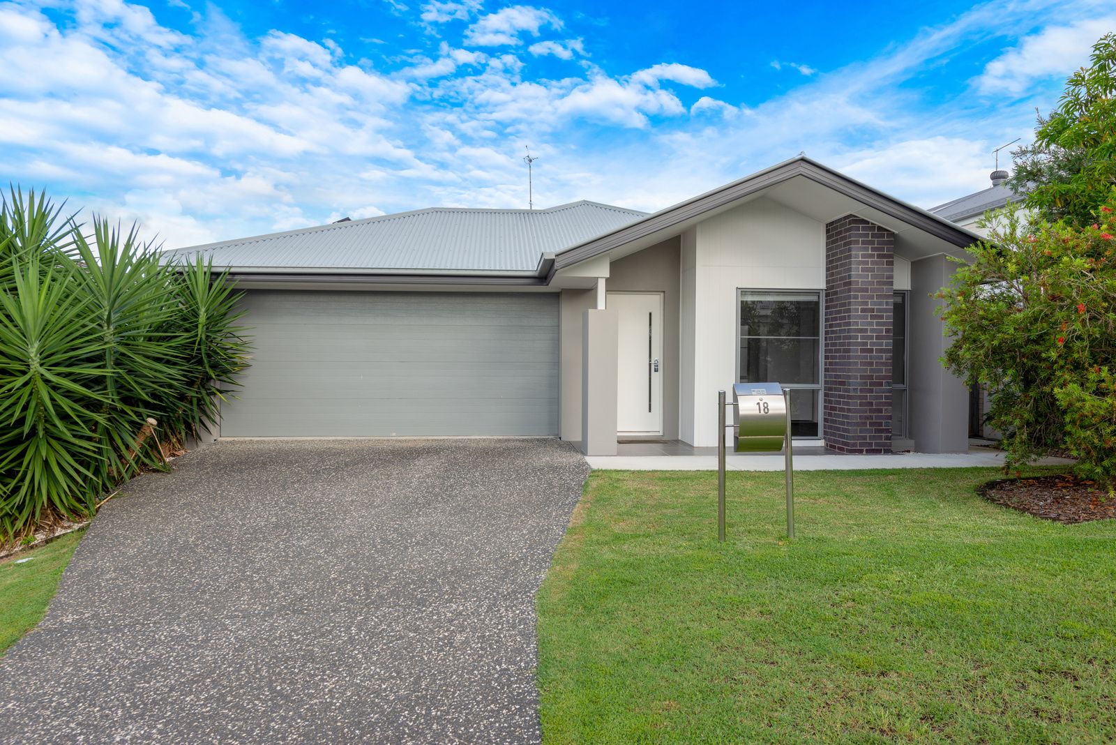 4 bedrooms House in 18 Arrowsmith Crescent ORMEAU HILLS QLD, 4208