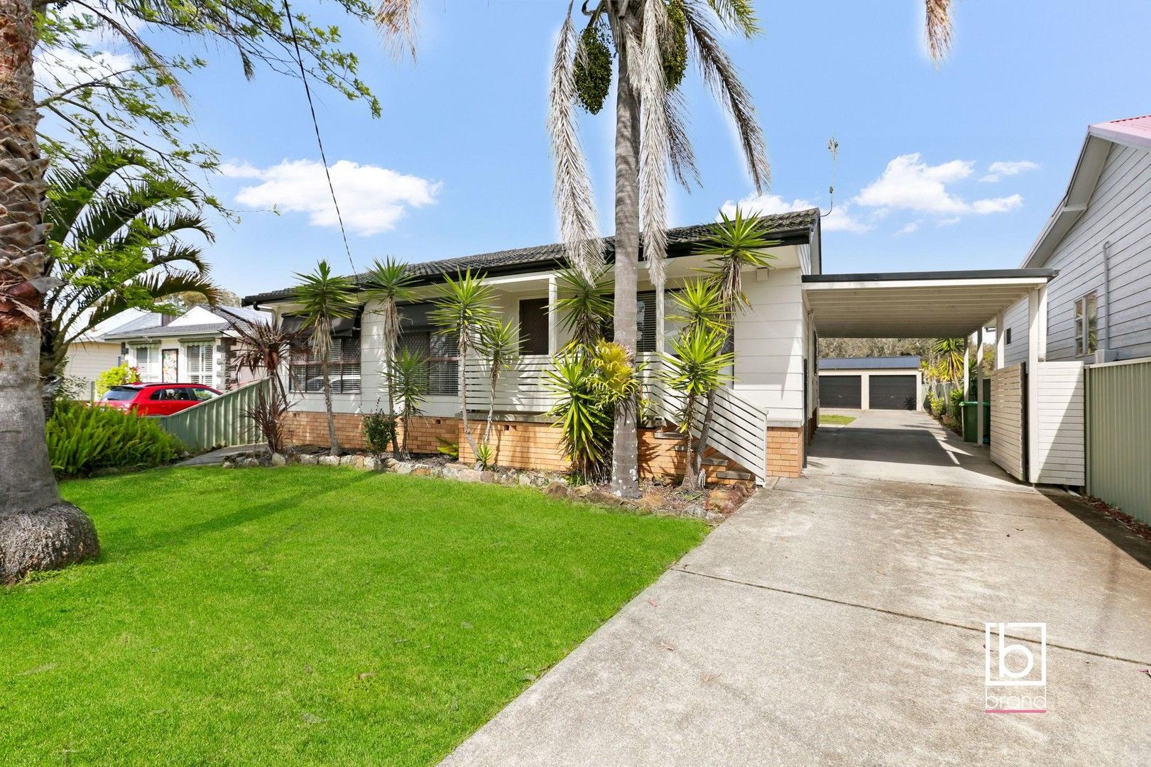 3 bedrooms House in 407 Tuggerawong Road TUGGERAWONG NSW, 2259