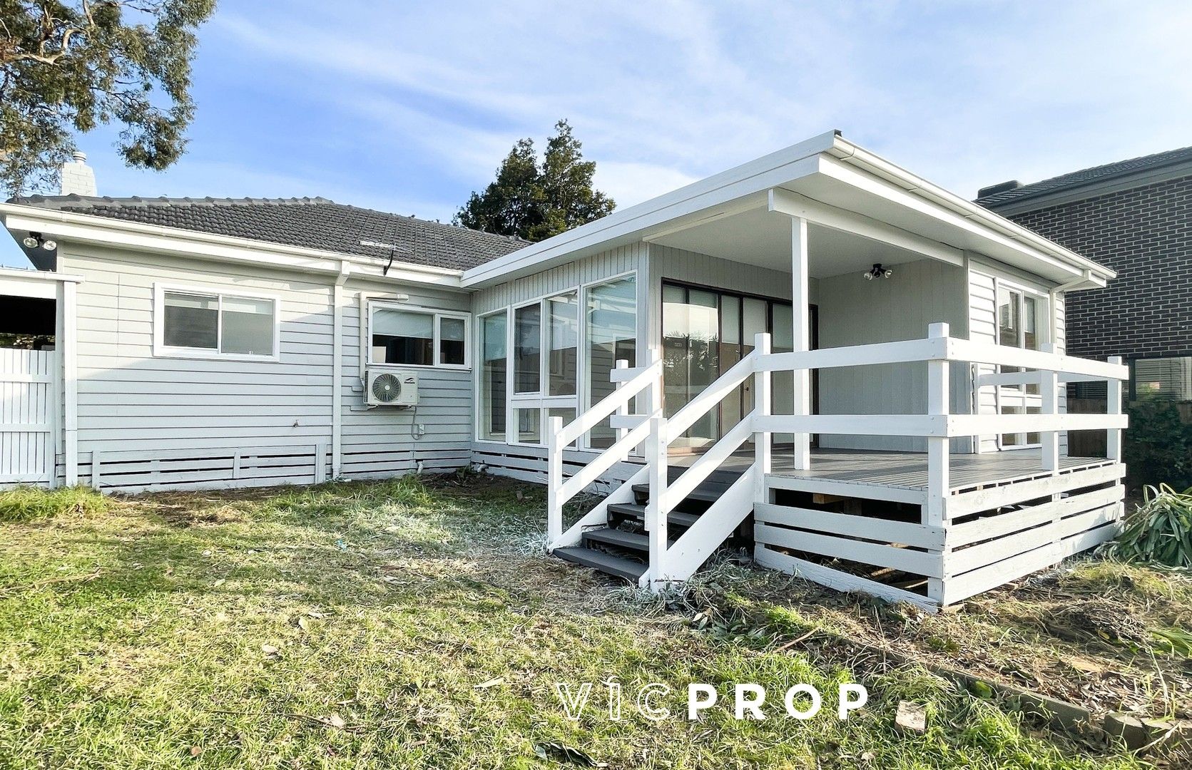 4 bedrooms House in 9 Harvie Street GLEN WAVERLEY VIC, 3150