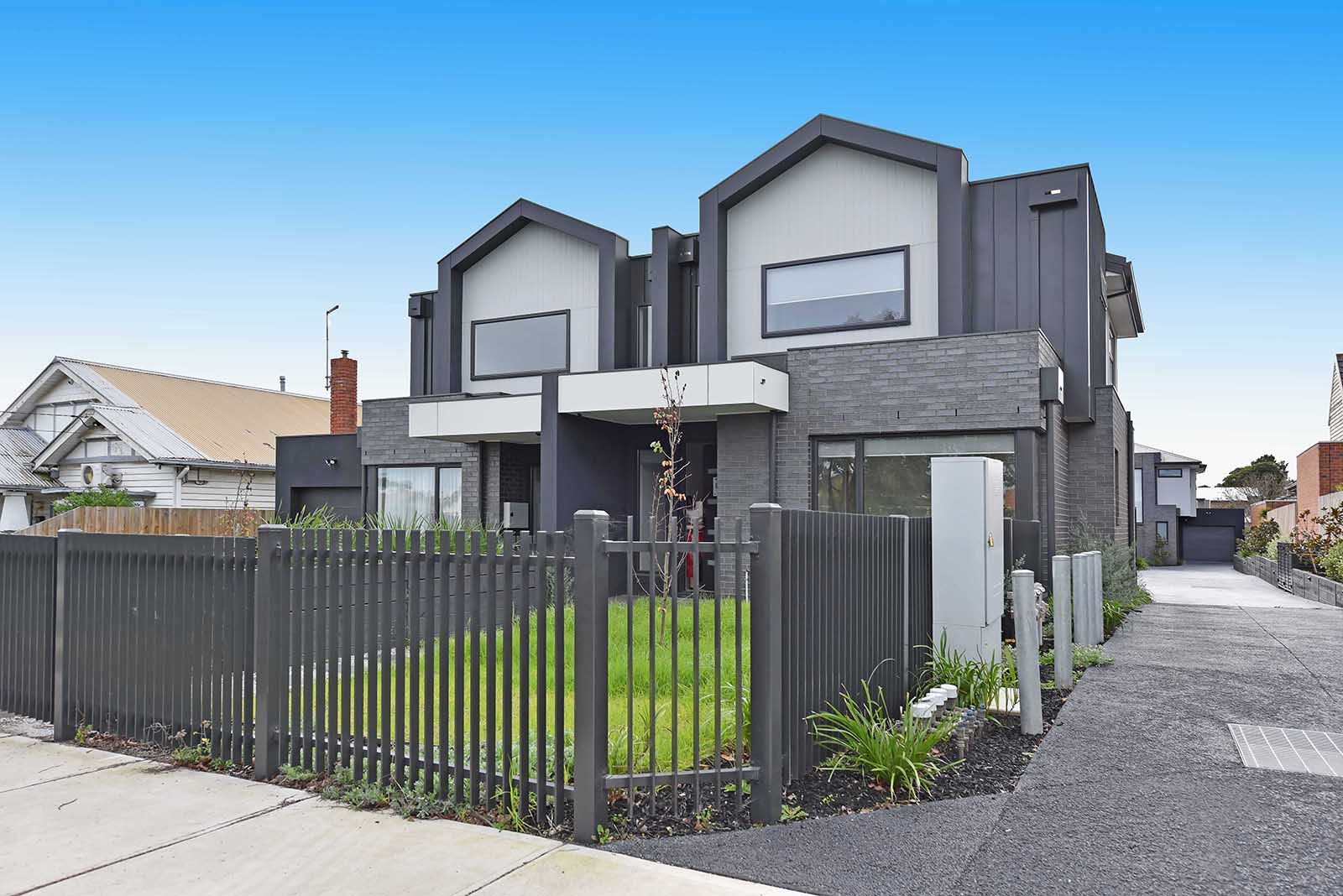 3 bedrooms Townhouse in 2/124 Essex Street PASCOE VALE VIC, 3044