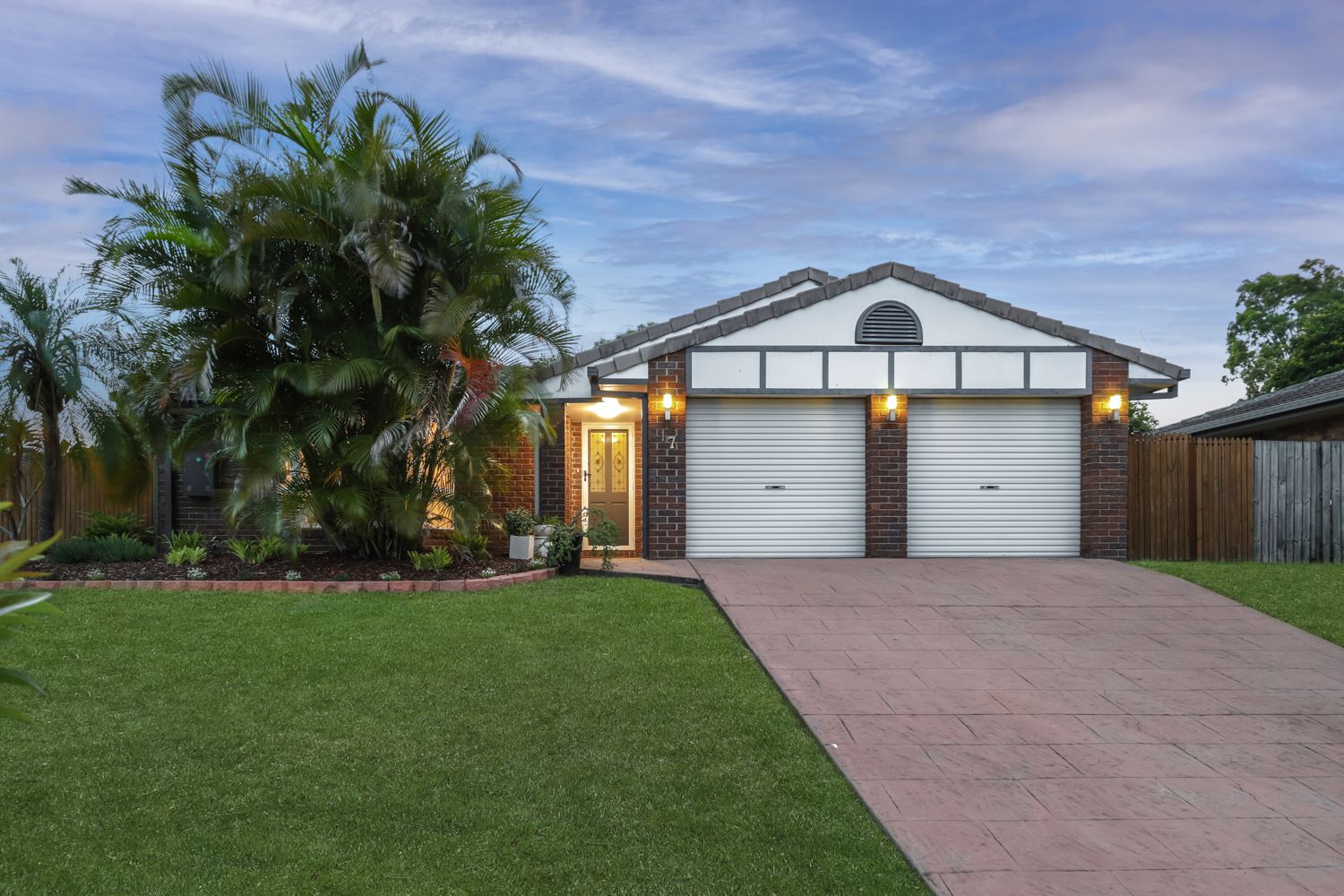 4 bedrooms House in 17 Kurrajong Drive WARNER QLD, 4500