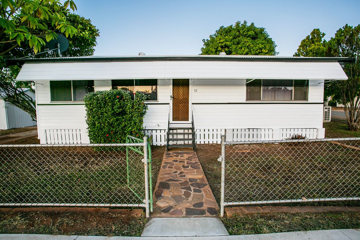 4 bedrooms House in 32 Railway Ave MOUNT ISA QLD, 4825