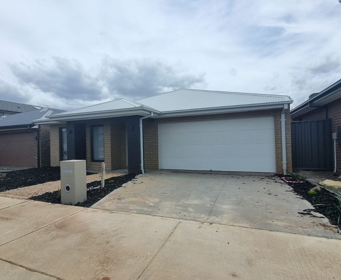 4 bedrooms House in 33 Bakanovi TRUGANINA VIC, 3029