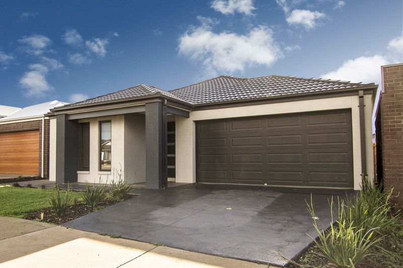 4 bedrooms House in 16 Cornell Avenue MOUNT DUNEED VIC, 3217