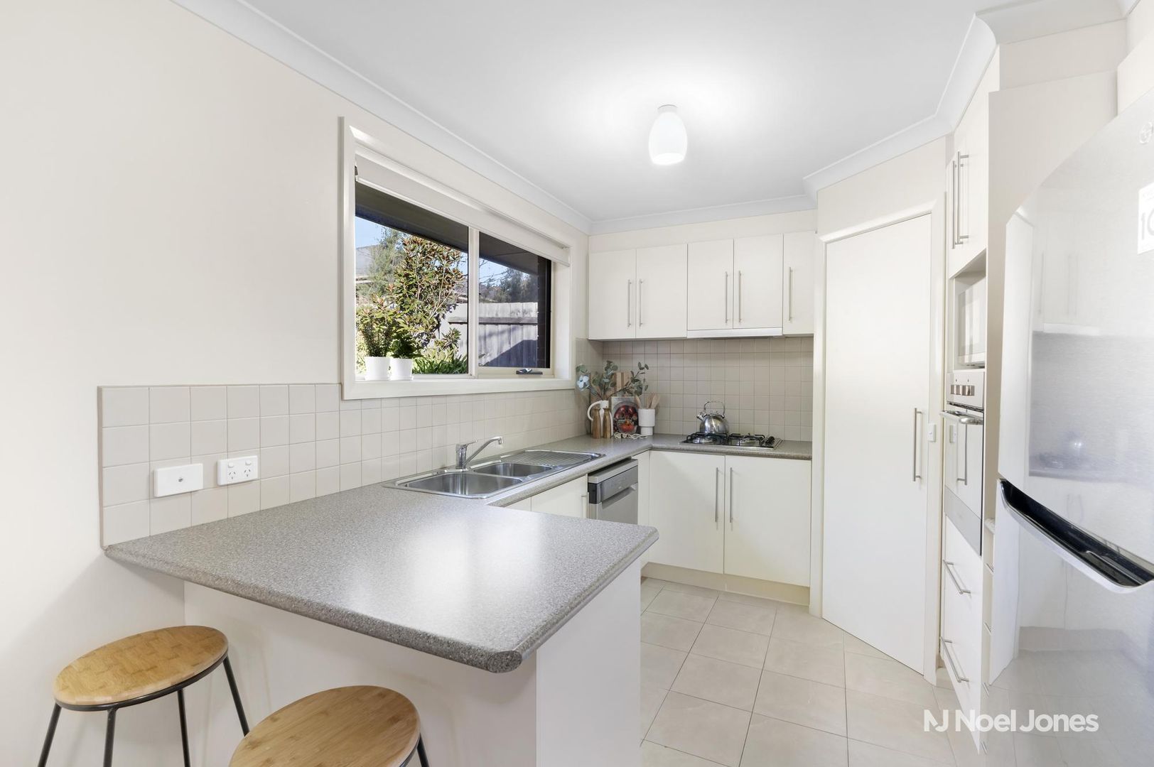 2/17 Birch Street, Bayswater VIC 3153, Image 2