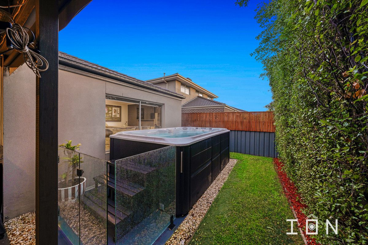 56 Pegasus Road, Cranbourne West VIC 3977, Image 2