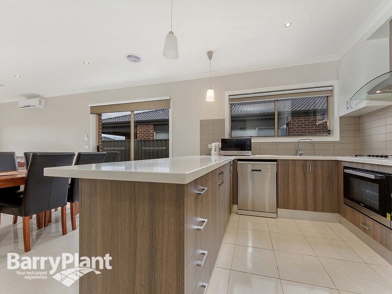 42 City Vista Court, Plumpton VIC 3335, Image 2